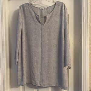 Violet + Claire Floral Gray Women's blouse size 2X